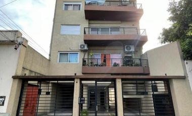 Excelente  departamento de 2 ambientes con doble cochera.