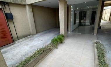 Excelente  departamento de 2 ambientes con doble cochera.