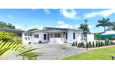 Venta: Casa 4 recámaras con piscina en Aguadulce