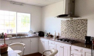 Venta: Casa 4 recámaras con piscina en Aguadulce