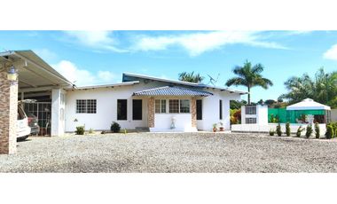 Venta: Casa 4 recámaras con piscina en Aguadulce