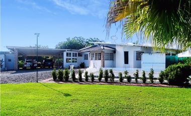 Venta: Casa 4 recámaras con piscina en Aguadulce
