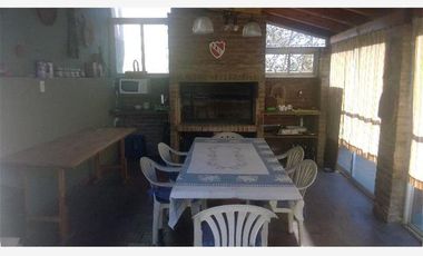 Casa de 200 m2 con gge y quincho IMPECABLE