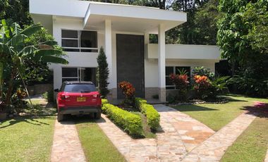 EN VENTA CASA LOMAS DEL CAMPESTRE CONDOMINIO PIEDECUESTA. Cod V14712