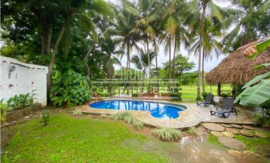 Se Vende Casa en Club de Golf de Coronado 