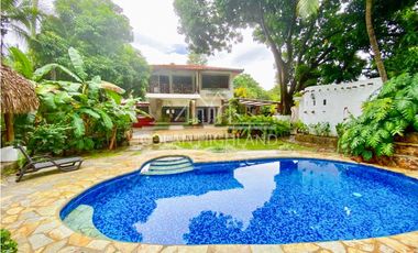 Se Vende Casa en Club de Golf de Coronado 