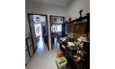 OPORTUNIDAD SE VENDE CASA DE DOS PISOS EN ZONA NORTE EN MONTERA