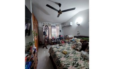 OPORTUNIDAD SE VENDE CASA DE DOS PISOS EN ZONA NORTE EN MONTERA