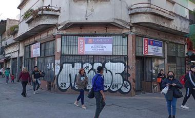 Excelente Local en esquina Frente a Estación San Martín