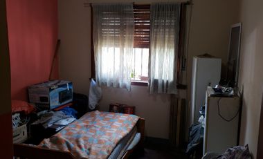 Tipo Casa 3 Amb. Al Frente - Buen Estado