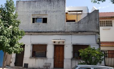 Tipo Casa 3 Amb. Al Frente - Buen Estado