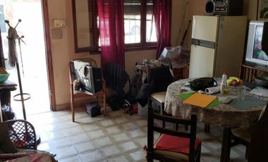 Tipo Casa 3 Amb. Al Frente - Buen Estado
