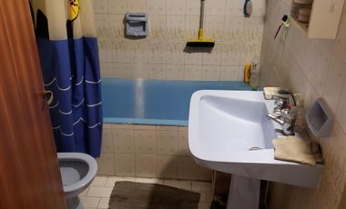 Tipo Casa 3 Amb. Al Frente - Buen Estado