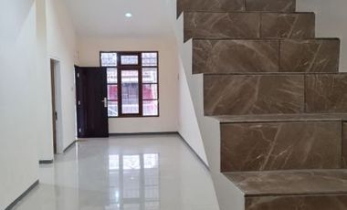 Disewakan Rumah Regensi Melati Mas Tangerang Selatan 4 kamar Tidur Murah