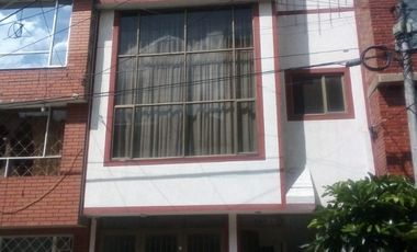 SE VENDE HERMOSA CASA DE 4 PISOS  EN BOITA