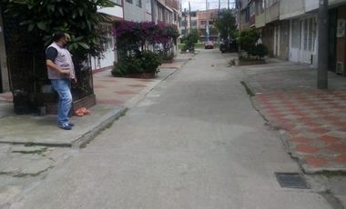 SE VENDE HERMOSA CASA DE 4 PISOS  EN BOITA
