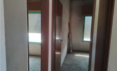 ALBARELLOS 1369, entre Japón y Del Colegio