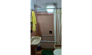 ALBARELLOS 1369, entre Japón y Del Colegio