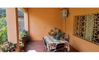 ALBARELLOS 1369, entre Japón y Del Colegio