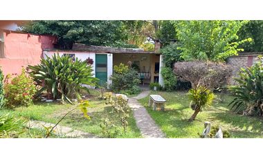 ALBARELLOS 1369, entre Japón y Del Colegio