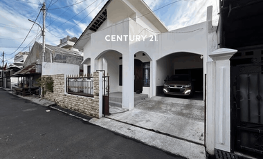 DisewakanThn Rumah Strategis Harga Menarik Di Pesanggrahan