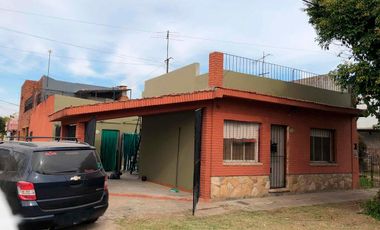 Casa en venta - 3 Dormitorios 2 Baños - Cochera - 180Mts2 - Quilmes