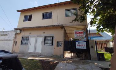 EXCELENTE PH PLANTA ALTA A ESTRENAR CON ENTREPISO, HABITACIÓN, COCINA COMEDOR Y BAÑO COMPLETO CON DUCHA.