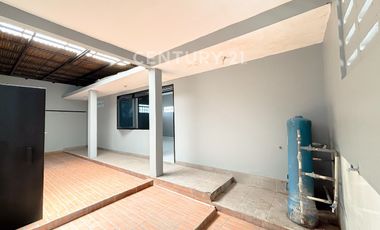Dijual Rumah Untuk Usaha Konveksi Atau Gudang Di Caringin