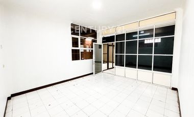 Dijual Rumah Untuk Usaha Konveksi Atau Gudang Di Caringin