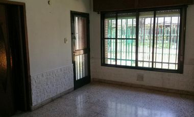 Casa Lomas de Alberdi, Dos Dormitorios.