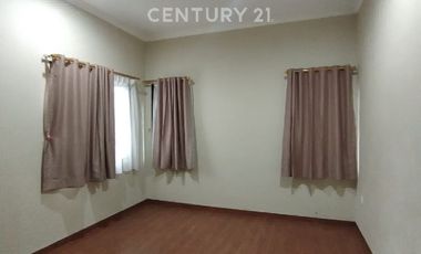 Rumah Villa Di Villa Istana Bunga Parongpong Lembang Bandung