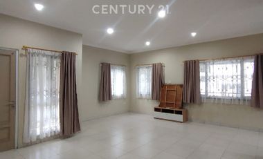 Rumah Villa Di Villa Istana Bunga Parongpong Lembang Bandung