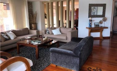 Bogota vendo apartamento remodelado en rosales 300 mts