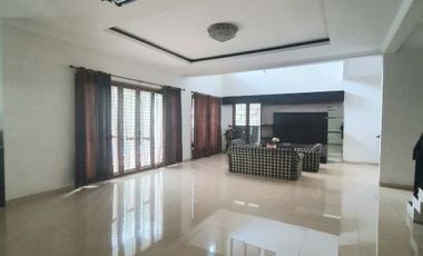 Rumah Mewah Dengan Swimming Pool Di Sektor 8 - GB 4659 BR