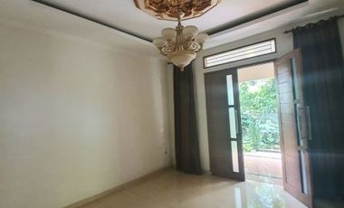 Rumah Mewah Dengan Swimming Pool Di Sektor 8 - GB 4659 BR