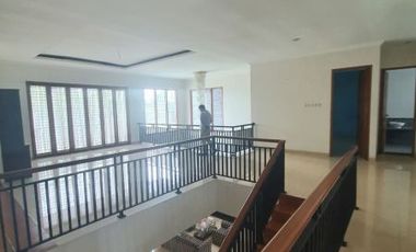 Rumah Mewah Dengan Swimming Pool Di Sektor 8 - GB 4659 BR
