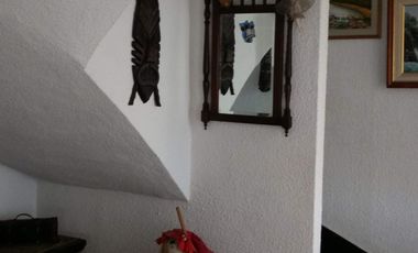 CASA EN LOTE PROPIO AL FRENTE