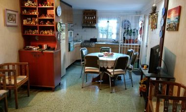 CASA EN LOTE PROPIO AL FRENTE