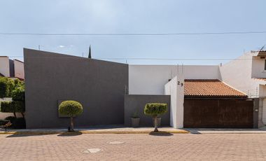 Casa en venta en Jardines de Zavaleta, Puebla.