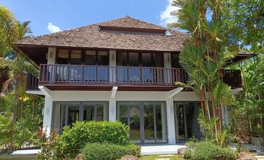 Rare 5 Bedroom Villa On Large Lot By The Beach