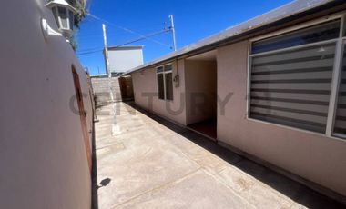 SE ARRIENDA GRANDE Y AMPLIA CASA EN SECTOR RESIDENCIAL VILLA EXÓTICA