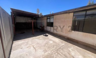 SE ARRIENDA GRANDE Y AMPLIA CASA EN SECTOR RESIDENCIAL VILLA EXÓTICA