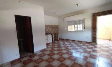 EXCELENTE DEPARTAMENTOS DE 2 AMBIENTES AMPLIOS EN PLANTA BAJA CON PATIO Y LAVADERO.