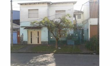 CASA MULTIFAMILIAR EN HAEDO NORTE CERCANA A BVD. VIGNES