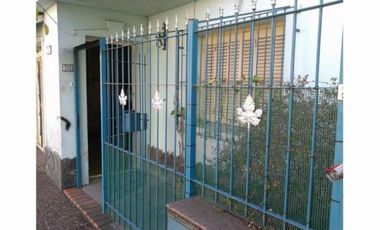 CASA MULTIFAMILIAR EN HAEDO NORTE CERCANA A BVD. VIGNES