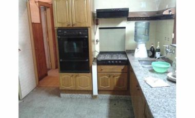 CASA MULTIFAMILIAR EN HAEDO NORTE CERCANA A BVD. VIGNES