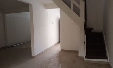 Di Sewakan Rumah 4 Kamar Lokasi Strategis di Jl. Sumber Asih Bandung