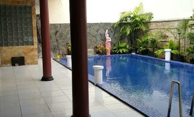 Rumah Mewah Strategis Hoek 2 Lt ada pool Cipete Kebayoran Baru Jakarta