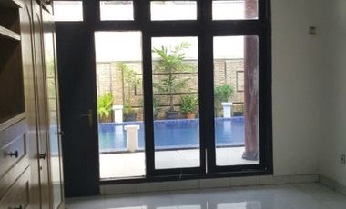 Rumah Mewah Strategis Hoek 2 Lt ada pool Cipete Kebayoran Baru Jakarta