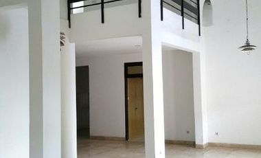 Rumah Mewah Strategis Hoek 2 Lt ada pool Cipete Kebayoran Baru Jakarta